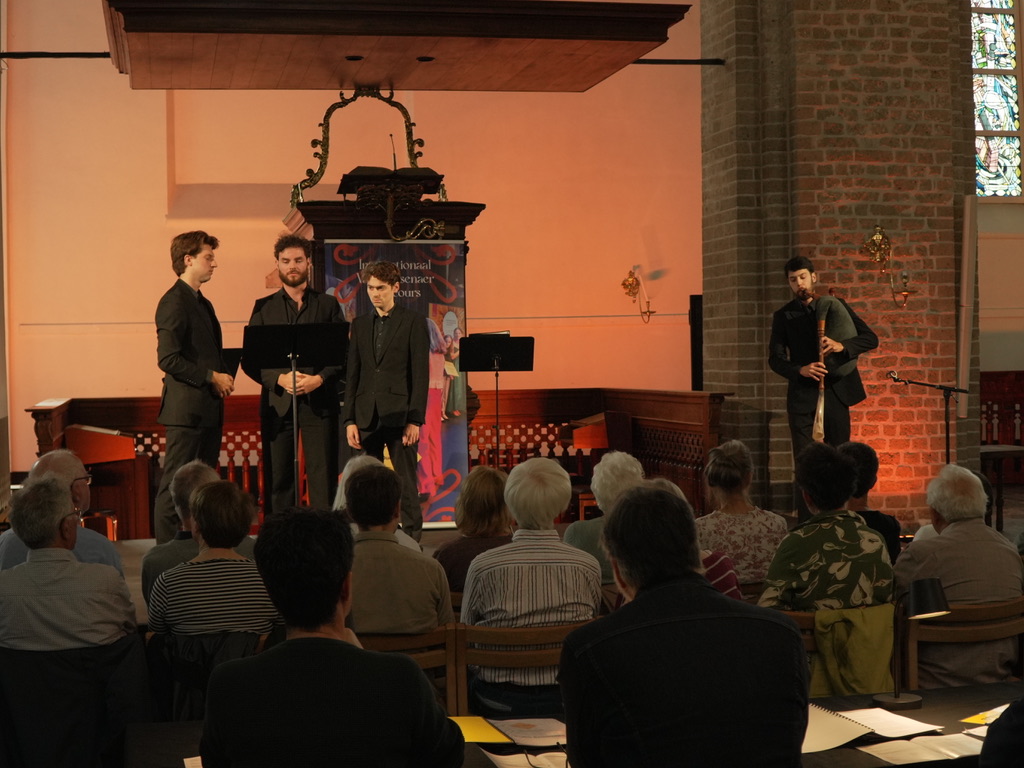 Het Pulse Ensemble in concert tijdens het Festival Oude Muziek, met publiek op de voorgrond