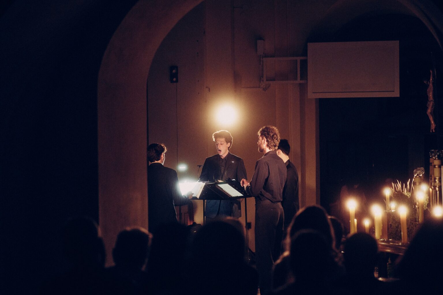 Het Pulse Ensemble bij kaarslicht in Jarosław